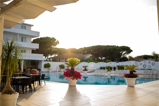 Hotel Meridiana vista piscina. 