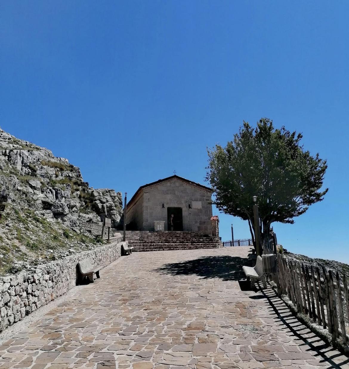 Santuario_Madonna_della_Neve_Monte_Cervati