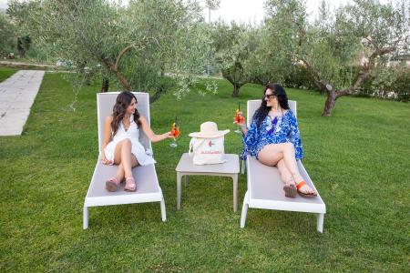 Aperitivo in giardino.
