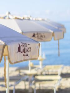 La spiaggia privata dell'hotel. 